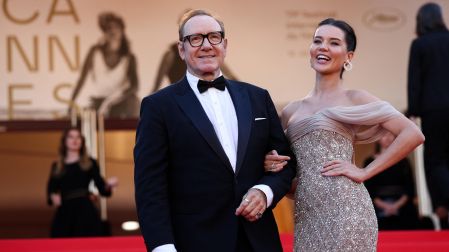 Kevin Spacey sonrió junto a Via Lemann en su reaparición en el Festival de Cannes.