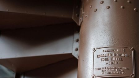 La pieza pertenecía a la histórica escalera helicoidal del monumento parisino.