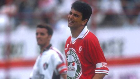 Bebeto en su paso por el futbol mexicano con Toros Neza.