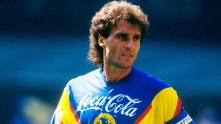 Óscar Ruggeri jugó en América y dirigió a las Águilas, Chivas y Tecos.