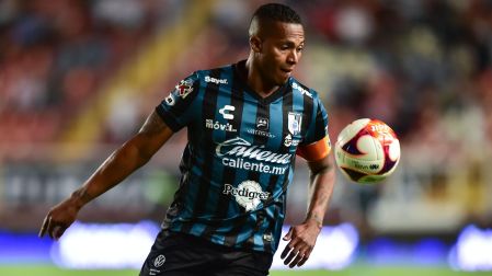 Antonio Valencia jugó solamente 6 meses en su etapa por el futbol mexicano.