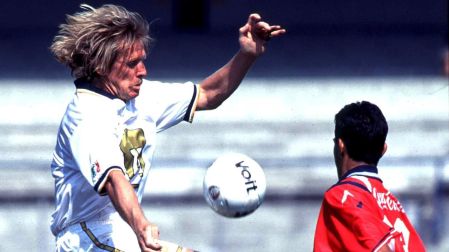 Bernd Schuster en su etapa con Pumas tras jugar con Barcelona, Real Madrid y Atlético de Madrid.