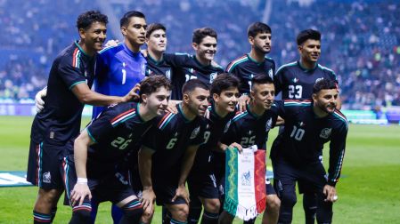 XI titular de México ante Ghana en la cancha del Estadio Cuauhtémoc; el Tri venció 2-0 a los africanos.