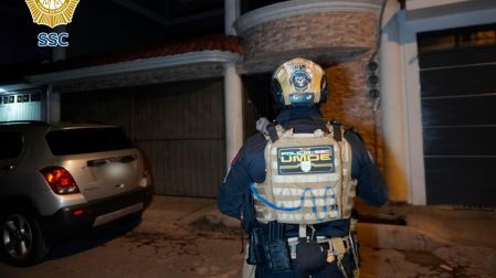 Los policías de la SSC detuvieron a tres hombres de 31, 34 y 48 años de edad,