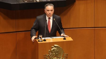 Aunque Inzunza aseguró en redes sociales que se encontraba físicamente en el Senado respaldando a su bancada, Excélsior confirmó que el sinaloense mintió.