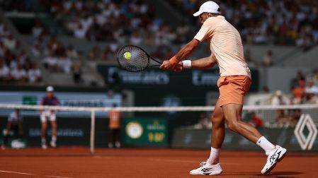 Novak Djokovic gana los primeros 2 sets ante Joao Fonseca en Roland GArros 2026.