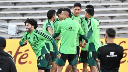 Edson Álvarez y César Huerta participaron en el entrenamiento de la Selección Mexicana en Pasadena. Javier Aguirre confía en que ambos llegarán en plenitud física al Mundial 2026.