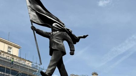 Banksy confirmó la autoría de esta escultura el 30 de abril de 2026.