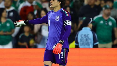 Guillermo Ochoa volvió a jugar con México después de dos años