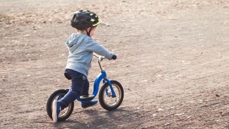 Bicicletas de equilibrio: qué son, beneficios y a qué edad usarlas