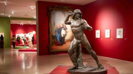 La exposición "El imaginario del cuerpo heroico y sus avatares", en el Museo de San Carlos, podrá visitarse hasta octubre.