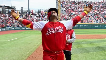 Robinson Cano celebrando con los Diablos Rojos