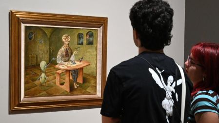 Una de las pinturas de Remedios Varo que forma parte de la exposición que se acaba de inaugurar.
