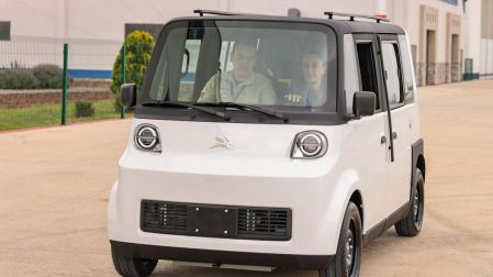 El artífice del proyecto, afirmó que Olinia no pretende competir directamente con las grandes armadoras de vehículos eléctricos que ya operan en el mercado global.