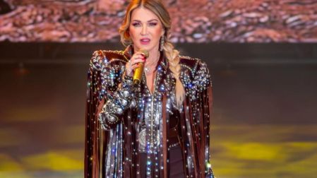Alicia Villarreal aseguró que está lista para convertirse en abuela.
