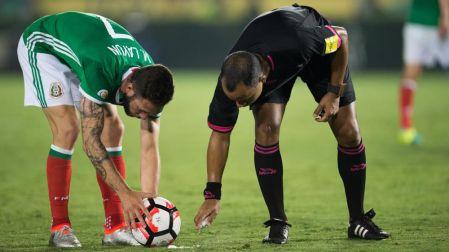 Wilton Sampaio durante partido entre México y Jamaica correspondiente a la Copa América 2016.