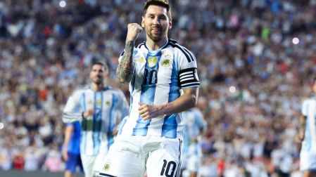 Lionel Messi celebra su anotación.
