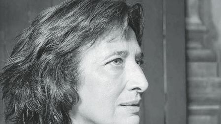 Victoria Cirlot destaca que su padre, Eduardo Cirlot (1916-1973) fue uno de los primeros biógrafos de Antoni Gaudí.