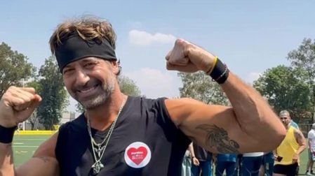 Gabriel Soto aclara quién es la mujer con la que fue visto en la playa