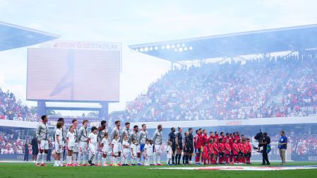 ORLANDO, FLORIDA - JUNE 10: General view inside the stadium as players of both side's line up prior to the International Friendly match between England and Costa Rica at Inter&Co Stadium on June 10, 2026 in Orlando, Florida.   Rich Storry/Getty Images/AFP (Photo by Rich Storry / GETTY IMAGES NORTH AMERICA / Getty Images via AFP)