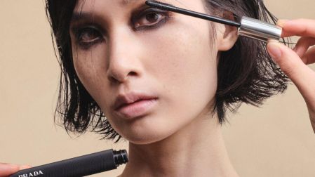 La creación de Miu Miu y otras líneas fortaleció la expansión global de la marca.