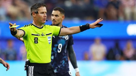 Danny Makkelie durante el partido entre Estados Unidos y Paraguay en el Mundial 2026.