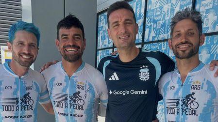Los seguidores de la albiceleste posan con Lionel Scaloni