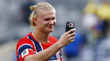 Erling Haaland ignoró un mensaje enviado por Tom Holland.