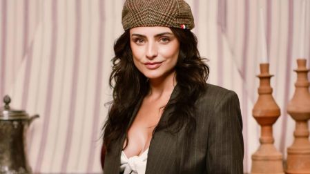 Aislinn Derbez continúa dando de qué hablar en redes sociales.