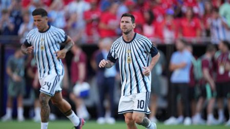 Messi calentándoselo para el duelo en contra de Suiza