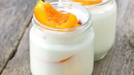 Gelatina de yogur con durazno sin azúcar