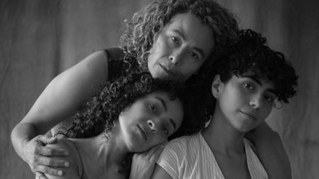 Los lazos de violencia que unen a tres generaciones de mujeres de una misma familia.