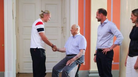 Erling Haaland volvió a robarse todas las miradas durante el recibimiento en el Palacio Real de Oslo.