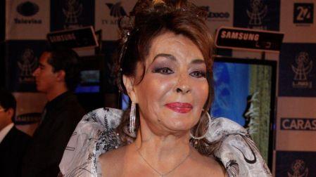 MÃXICO, D.F., 29OCTUBRE2009.- Elsa Aguirre durante la pasarela en la alfombra Roja de la 8va. edición de las Lunas en el Auditorio Nacional.FOTO: ESSENE HERNÃNDEZ/CUARTOSCURO.COM
