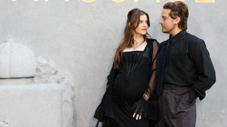 Barbara Palvin y Dylan Sprouse aún no deciden el nombre oficial de su primera hija.