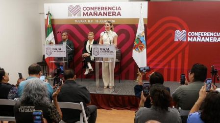 La gobernadora de Baja California, Marina del Pilar, en conferencia de prensa