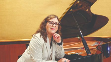 "La reina roja", de Gabriela Ortiz es un poema sinfónico dividido en cinco movimientos.
