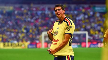 Alejandro "Coco" Cárdenas, delantero yucateco de 19 años del América, durante su histórica noche de debut goleador en la Liga MX.