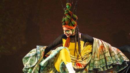 La danza tradicional no es un vestigio ni un museo; es una manifestación viva, aseguró Claudia Lavista, directora de Danza UNAM.
