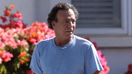 Julio Iglesias revela cómo se mantiene a los 82 años