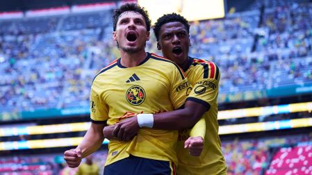 Raphael Veiga y Óscar Perea celebran gol con América durante la Jornada 4 del Apertura 2026.