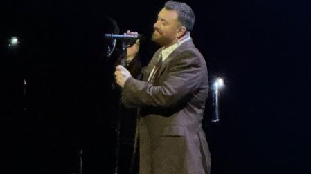 El cantante reunió a 10 mil personas durante más de 90 minutos de show.