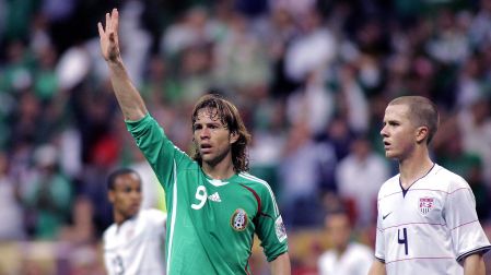 Antonio De Nigris fue parte de la Selección Mexicana en la Copa Confederaciones 2001, no en el Mundial 2002.