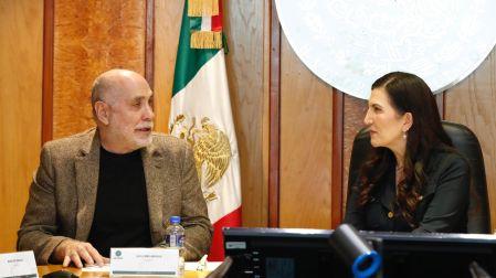 Guillermo Arriaga, autor de Salvar el fuego, recordó que se crió entre libros.