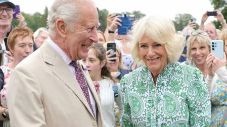 La reina Camila confesó que estuvo a punto de revelar el diagnóstico de cáncer del rey Carlos III antes del anuncio oficial de Buckingham.