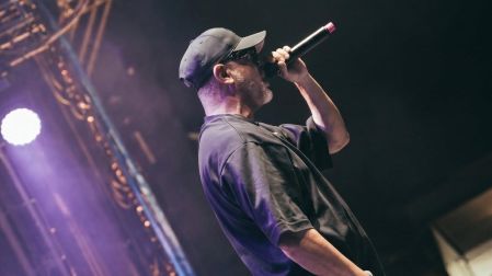 Nach promete que su show será toda una experiencia.