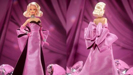 La nueva Barbie Signature recrea el famoso vestido rosa de Diamonds Are a Girl’s Best Friend.