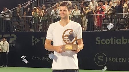 Hubert Hurkacz venció s Sebastián Báez y es el campeón del Cancún Country Open 2026