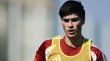 Armando "Hormiga" González sigue preparándose para debutar con el Olympiacos