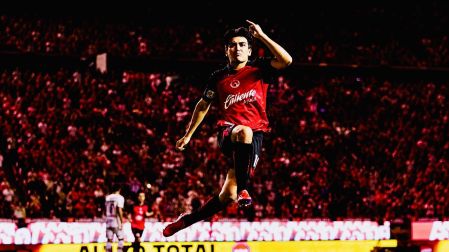 Gil Mora celebrando su gol